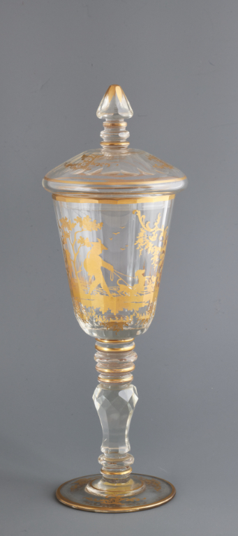 Coupe à couvercle avec décor doré