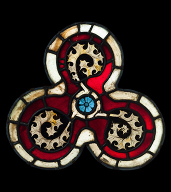 Trefoil-shaped tracery light