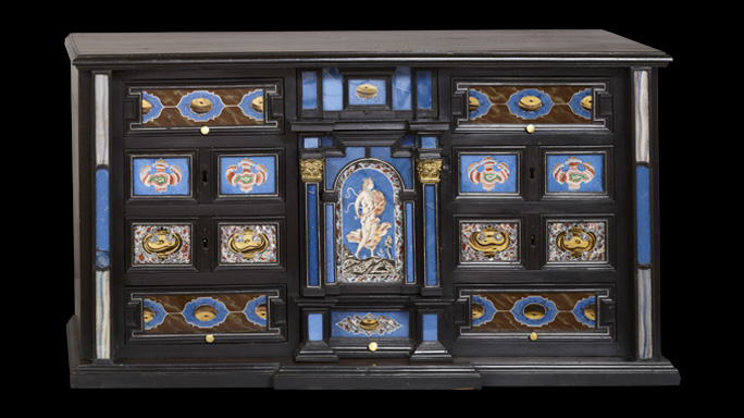 Kabinettschrank mit hintermalten
Glaseinlagen in Pietra dura-Imitation